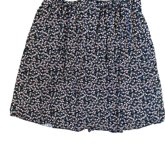 Maurices XL floral button down skirt size 18. Flowers on black background. - Picture 3 of 5